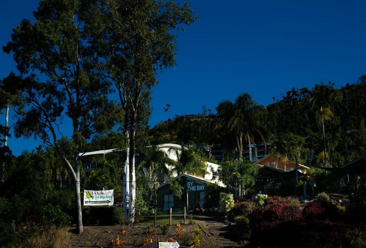 Backpackers By The Bay Hostel Airlie Beach Exterior photo